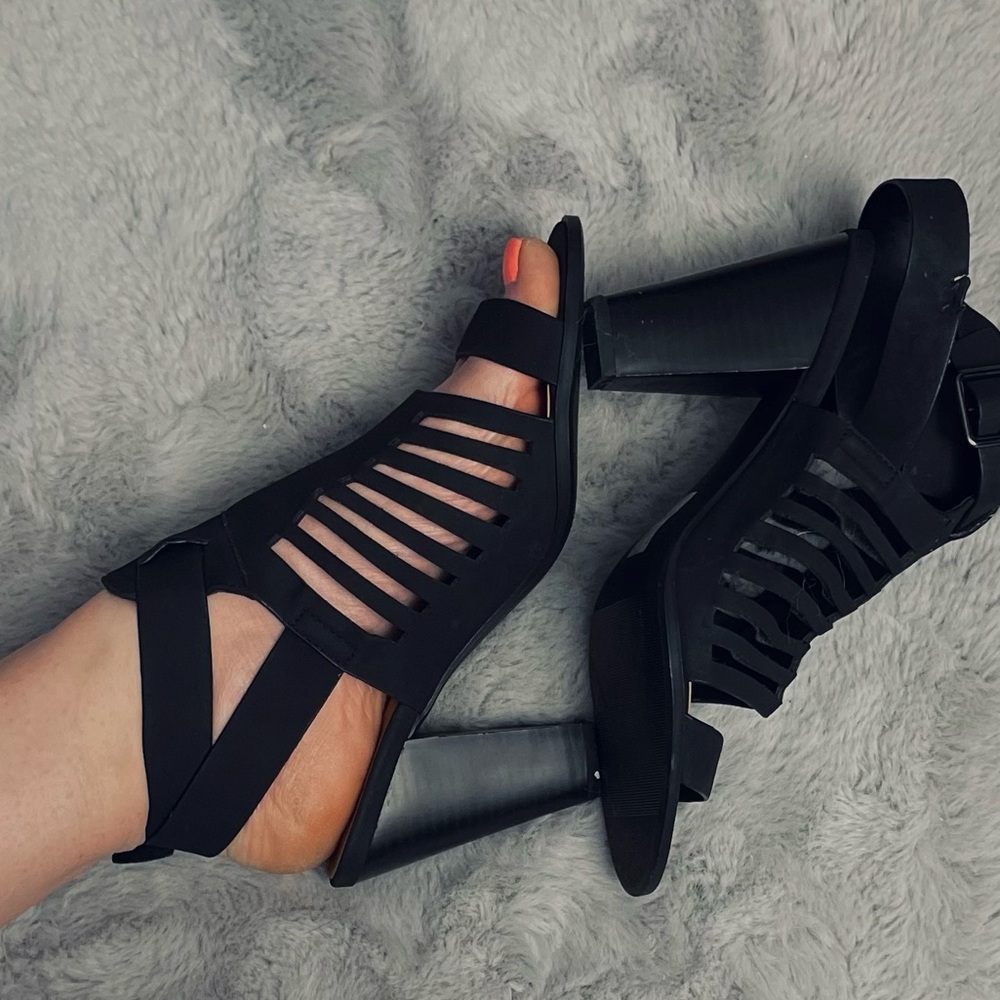 Heart and D chunky heel sandal